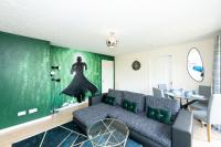B&B Southampton - Escape The Matrix - 2 Bed Flat in City Centre with Free Parking - Bed and Breakfast Southampton
