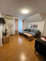 Apartman Flora - Bed and Breakfast