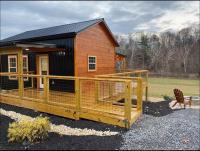 New Construction Pet Friendly Tiny Home W/ Hot Tub - B&B Sevierville