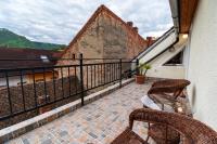 Residence 48 Beautiful building within moments from the Old Town of Brasov - Chambres d'hôtes Braşov