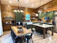Lofted Pines Fun Family Friendly Cabin - B&B