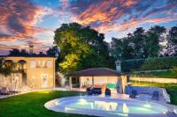 Romantic Villa Green Sky with Pool and Garden - B&B Nedeščina