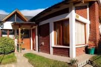 Amplia casa con estacionamiento - Bed and Breakfast Esquel