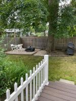 Cozy 2-bedroom Cottage with Access to Bantam Lake - Bed and Breakfast Morris