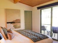 Zimmer mit Kingsize-Bett und Whirlpool