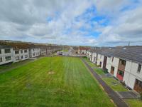 Langley 3-Bedroom Stay with Free Parking, Smart TVs & Long-Stay - B&B Wick