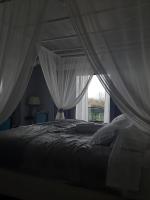 Kamer met Kingsize Bed en Uitzicht op het Zwembad