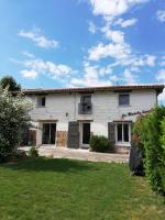 GITE LA BLANCHE LONGERE - B&B