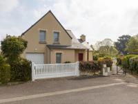 B&B Dinard - Holiday Home Les Agapanthes by Interhome - Bed and Breakfast Dinard