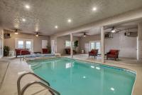 Serenity Mountain Pool Lodge - Chambres d'hôtes Sevierville