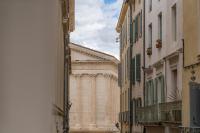 L'élégance de la pierre au pied de la Maison Carrée - Une Nuit à Nîmes - Chambres d'hôtes Nîmes