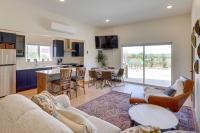 Hot Tub & Views! Modern Home 15 Mi to Zion NP - B&B Virgin
