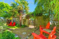 Enchanted Path to a Gardenscape - 92 Walkscore! - B&B Seattle