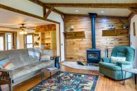 Alpine Lake Resort Cabin Rental with Pool Access! - B&B