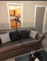 Three Bedroom Apartment with Roof Terrace Near City Centre - B&B