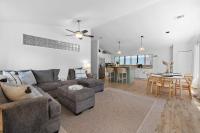 Sandpiper Cottage- Walk to Beach and Pier - B&B