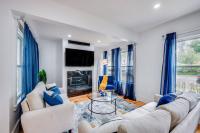 Modern Red Door Haven +5mins to Boston - B&B