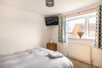 B&B Bolton - Double Room, Large TV, With Great Transport Links - Bed and Breakfast Bolton