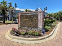 Seaside Serenity Near Beach with Pool, Gym, Balcony - Chambres d’hôtes Destin