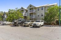 Seaside Serenity Near Beach with Pool, Gym, Balcony - Chambres d’hôtes Destin