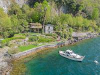 The Writer's Nest Waterfront Villa by Rent All Como - B&B Faggeto Lario