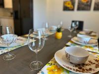 Sunny Delight Home Near Airport - Ferienwohnung Hollywood