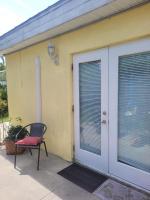 ~ Cozy In-law Apartment Close to Siesta Key ~ - Chambres d’hôtes Sarasota