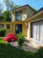 HOLLY WOOD - B&B Ault