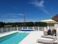 Gite de Born avec piscine privée au coeur de la campagne - Chambres d’hôtes Born-de-Champs