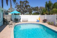 B&B Largo - License to Chill - Heated Pool, Indian Rocks Beach, Play Room - Bed and Breakfast Largo