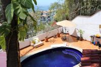 La villa del sol - pool & spa and staff - B&B Puerto Vallarta