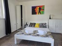 Estudio con balcón