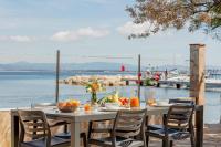 B&B Hyères - Le Cigalou, authentique cabanon de pêcheur en bord de mer avec sa terrasse spacieuse et aménagée - Bed and Breakfast Hyères
