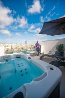 B&B Pietà - The Address Seafront Suites with Hot Tub - Bed and Breakfast Pietà