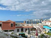 Greatly located apartment with heated pool, Los Cristianos - Bed and Breakfast
