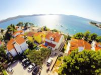Red Hill Beach House - stunning 3-story residence - Chambres d’hôtes Zaboric