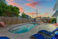 B&B Panama City Beach - Anchors Away, Enjoy a Seasonal Heated Saltwater Pool, Ride Bikes, Enjoy Beach Life Just 2 Blocks Away, Complete with Game Room & Beach Gear - Bed and Breakfast Panama City Beach