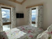 Apartment with Mountain View