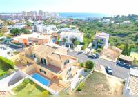 Olival Beach Villa with Pool walking distance to Beach - B&B