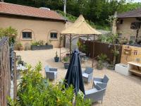 Maison sur cour - B&B Courzieu
