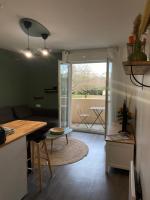 Appartement au calme Bordeaux - Parking Privé- Balcon - Proche Tram- Wifi et Netflix - B&B
