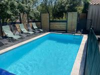 B&B Maruéjols - Villa 200m2, 3 suites, patio avec salle jeux, 1 piscine CHAUFFE DE DEBUT AVRIL A FIN OCTOBRE - Bed and Breakfast Maruéjols