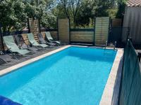 Villa 200m2, 3 suites, patio avec salle jeux, 1 piscine CHAUFFE DE DEBUT AVRIL A FIN OCTOBRE - B&B Maruéjols