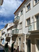 100 Meters from the Beach! Rua da Regeneração Nazaré - B&B