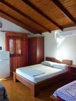 B&B Vlora - Ramo's Hilltop Retreat with Kitchenette and Patio - 1st - Bed and Breakfast Vlora