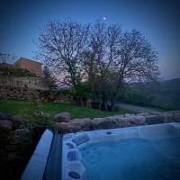 B&B Chambles - Maisonnette jardin jacuzzi au cœur de Chambles - Bed and Breakfast Chambles