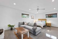 B&B Scarborough - Scarborough Beach Break Holidays - Unit 5 - Bed and Breakfast Scarborough