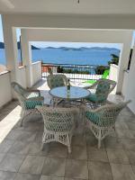 Apartmani MAI Drage 50m from the sea - Bed and Breakfast Drage