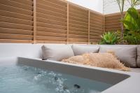 ABA Ηospitalité Paros -The Signature suite, Naousa - B&B