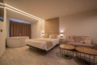 Studio with Spa Bath